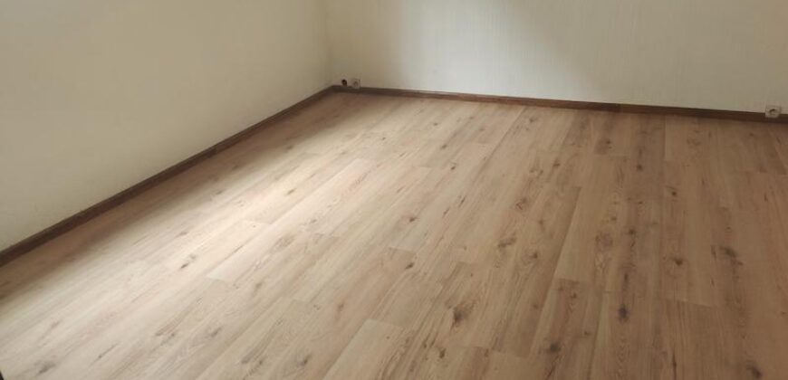 A louer un appartement T3 de 126 m2 situé en plein centre-ville à Ambohijatovo Ambony