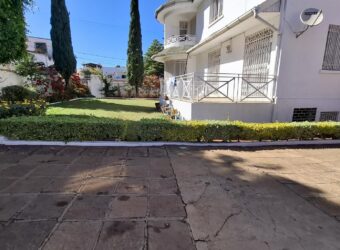 A louer un local professionnel de 49 m2 situé dans le quartier résidentiel de Farango à Analamahitsy