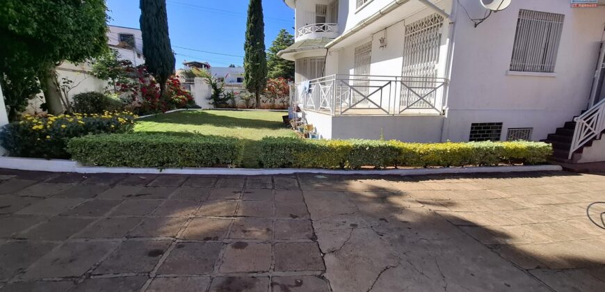 A louer un local professionnel de 49 m2 situé dans le quartier résidentiel de Farango à Analamahitsy