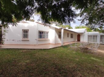 A louer une spacieuse villa F4 située dans un quartier résidentiel calme à Malaza Andoharanofotsy