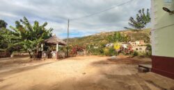 Maison F4 + annexes à vendre sur 2213 m² de terrain proche de la RN2 à Ambohimalaza