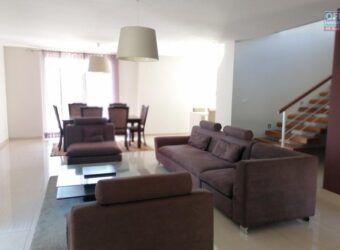 A louer un appartement meublé de haut standing situé dans une résidence sécurisée à Cité Planton
