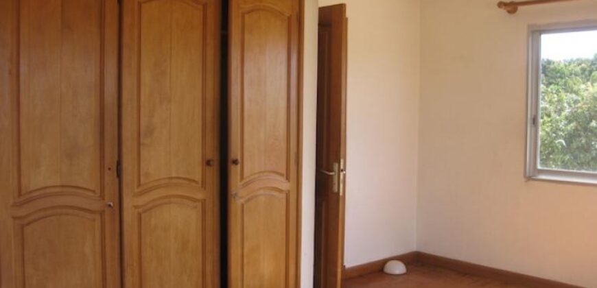 A louer un appartement T4 situé dans une résidence calme et sécurisée à Mandrosoa Ivato