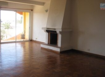 A louer un appartement T4 situé dans une résidence calme et sécurisée à Mandrosoa Ivato