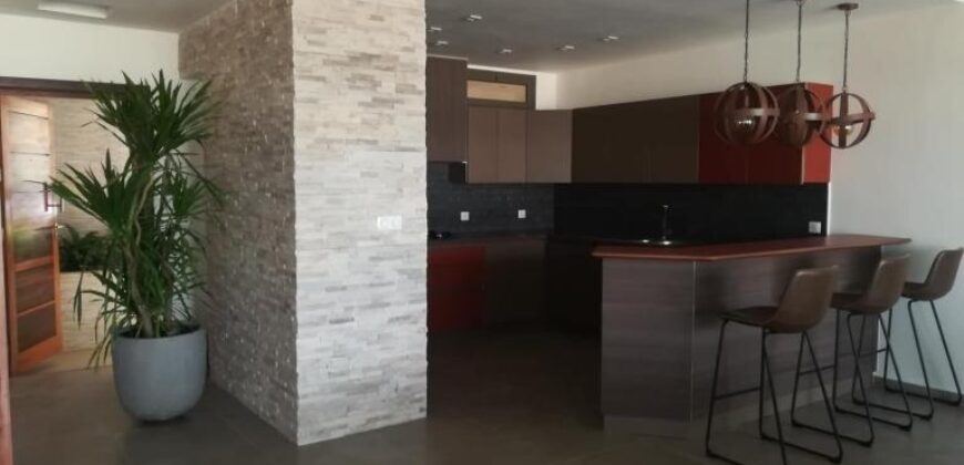 A louer spacieux appartements T5 situés dans une résidence calme et sécurisée à Ambatobe