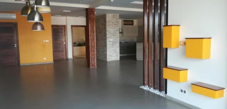 A louer spacieux appartements T5 situés dans une résidence calme et sécurisée à Ambatobe
