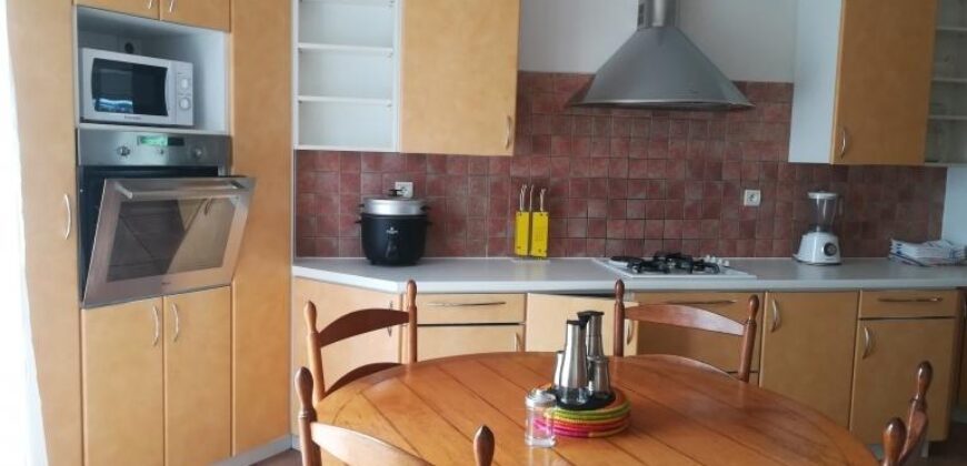 A louer un appartement T4 meublé et équipé situé dans une résidence de standing à Ivandry