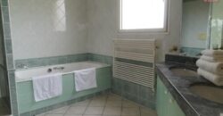 A louer un appartement T4 meublé et équipé situé dans une résidence de standing à Ivandry
