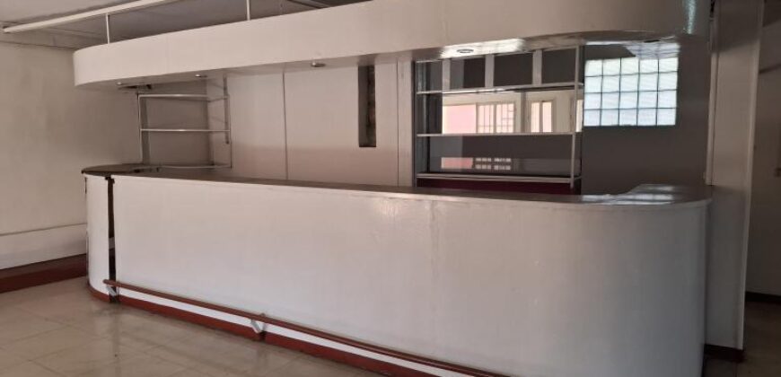 En location un local commercial de 150 m2 situé entre Andranobevava et Analamahitsy