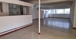 En location un local commercial de 150 m2 situé entre Andranobevava et Analamahitsy