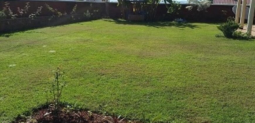 A louer une villa basse semi-meublée de type F4 située dans une résidence sécurisée à Tanjombato