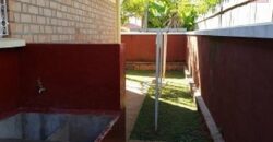 A louer une villa basse semi-meublée de type F4 située dans une résidence sécurisée à Tanjombato
