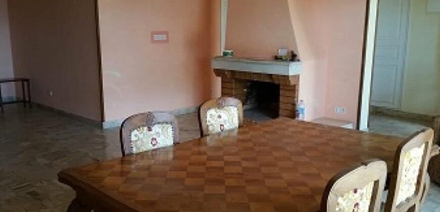 A louer une villa basse semi-meublée de type F4 située dans une résidence sécurisée à Tanjombato