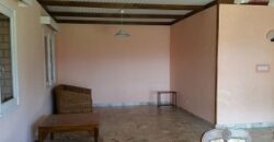 A louer une villa basse semi-meublée de type F4 située dans une résidence sécurisée à Tanjombato
