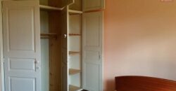 A louer une villa basse semi-meublée de type F4 située dans une résidence sécurisée à Tanjombato