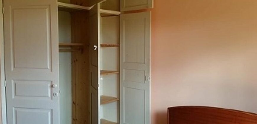 A louer une villa basse semi-meublée de type F4 située dans une résidence sécurisée à Tanjombato