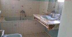A louer une villa basse semi-meublée de type F4 située dans une résidence sécurisée à Tanjombato