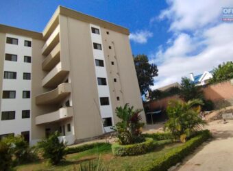 A vendre appartements T4 de 111 m2 situés à deux pas du lycée Français et de toutes commodités à Ambatobe