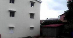 A vendre une grande villa à trois niveaux située dans un quartier calme et sécurisée à Ambohibao
