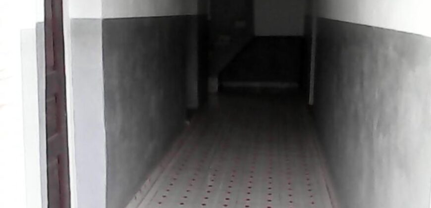 A vendre une grande villa à trois niveaux située dans un quartier calme et sécurisée à Ambohibao