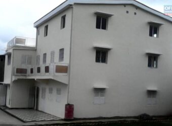 A vendre une grande villa à trois niveaux située dans un quartier calme et sécurisée à Ambohibao