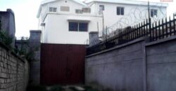 A vendre une grande villa à trois niveaux située dans un quartier calme et sécurisée à Ambohibao