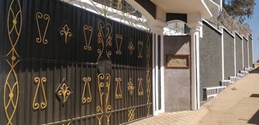 A vendre une belle villa T5 neuve de 170 m2 habitable sur un terrain de 1000m2 située à Ivato