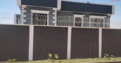 A vendre une belle villa T5 neuve de 170 m2 habitable sur un terrain de 1000m2 située à Ivato