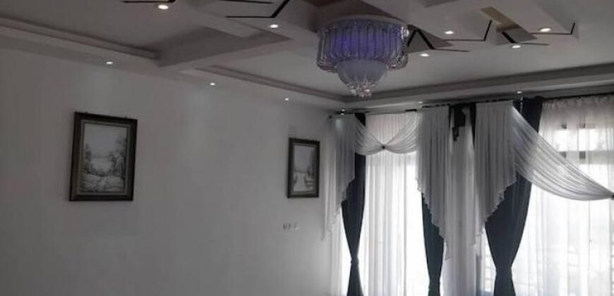 A vendre une belle villa T5 neuve de 170 m2 habitable sur un terrain de 1000m2 située à Ivato