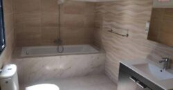 A vendre une belle villa T5 neuve de 170 m2 habitable sur un terrain de 1000m2 située à Ivato