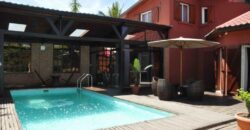En vente une belle villa F5 de 200 m2 avec piscine située dans le quartier résidentiel de Mandrosoa Ivato