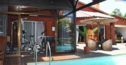 En vente une belle villa F5 de 200 m2 avec piscine située dans le quartier résidentiel de Mandrosoa Ivato