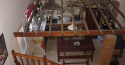 En vente une belle villa F5 de 200 m2 avec piscine située dans le quartier résidentiel de Mandrosoa Ivato