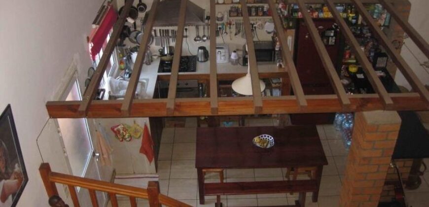 En vente une belle villa F5 de 200 m2 avec piscine située dans le quartier résidentiel de Mandrosoa Ivato