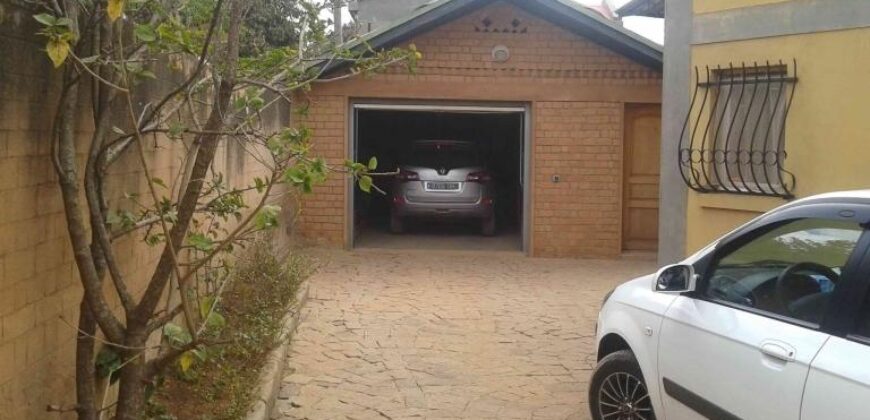 A vendre une villa à étage située dans le quartier résidentiel d’Amboaroy à Ambohibao