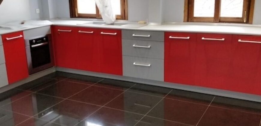 A vendre une charmante villa T4 sur un terrain de 415 m2 située à Ambatolampy Tsimahafotsy