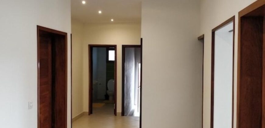 A vendre une charmante villa T4 sur un terrain de 415 m2 située à Ambatolampy Tsimahafotsy