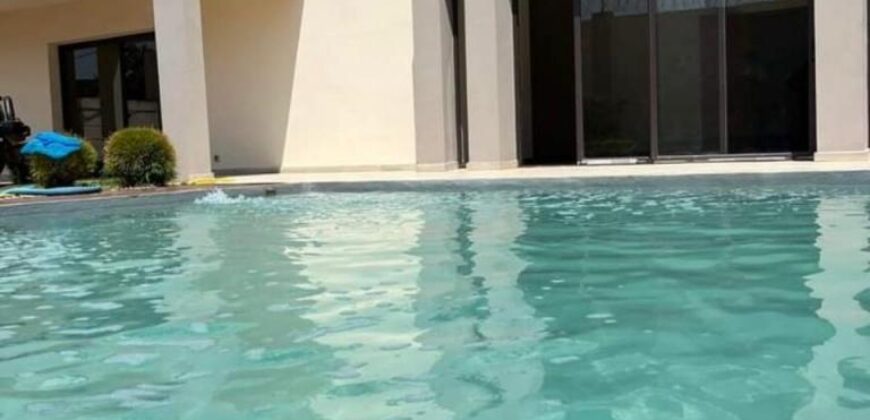 En location une superbe villa T5 avec piscine située dans un quartier calme et résidentiel à Mandrosoa Ivato