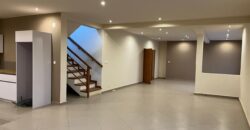 En location une superbe villa T5 avec piscine située dans un quartier calme et résidentiel à Mandrosoa Ivato