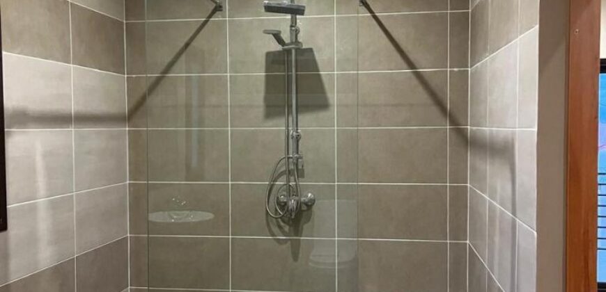 En location une superbe villa T5 avec piscine située dans un quartier calme et résidentiel à Mandrosoa Ivato