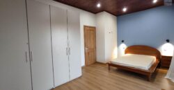 A vendre une spacieuse villa T9 sur un terrain de 1500 m2 située dans un quartier résidentiel calme à Manazary Ilafy