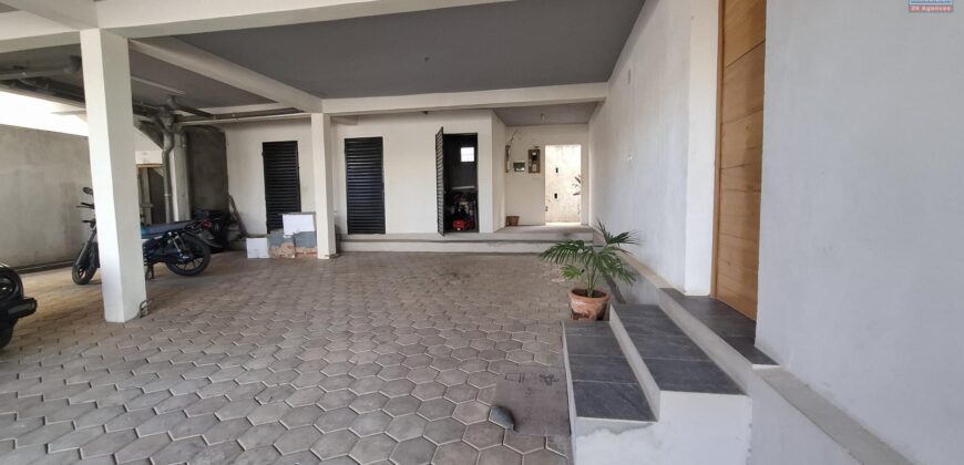 A louer un agréable appartement T4 situé à Androhibe