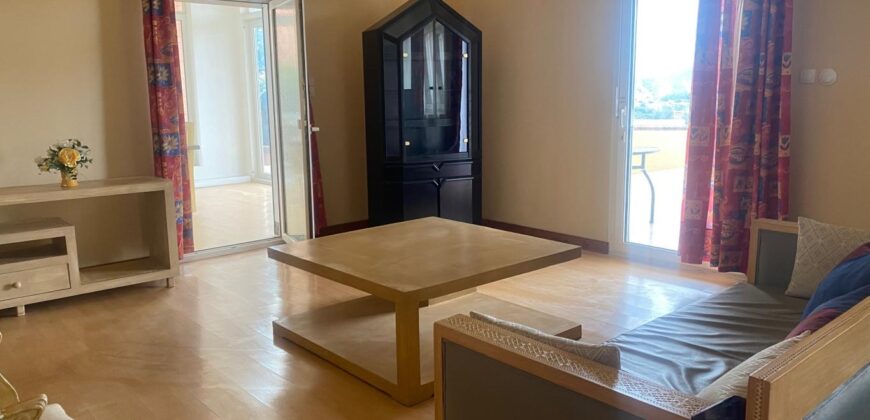 A louer un charmant appartement T3 meublé situé à Ambohimiandra