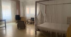 A louer un charmant appartement T3 meublé situé à Ambohimiandra
