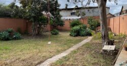 A vendre une belle villa T5 de 200 m2 habitable sur un terrain de 1000m2 située à Andranoro,