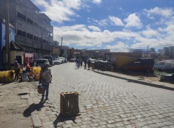Location d’une villa T4 à usage mixte située dans un quartier très fréquenté à Ankazomanga Antohamadinika