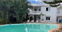 A louer une villa T6 avec piscine située dans un quartier calme à Ambohitrarahaba Androhibe
