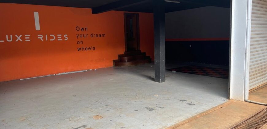 A louer une villa T6 avec piscine située dans un quartier calme à Ambohitrarahaba Androhibe