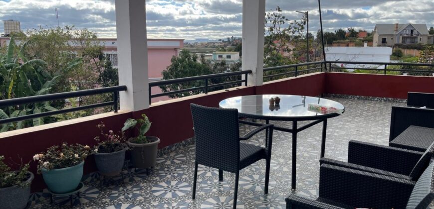 A louer villa T5 sur tous niveaux située dans un quartier calme et résidentiel à Ambohitrarahaba