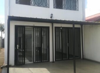 A louer une charmante villa T4 à étage située dans un quartier calme d’Ambatomaro